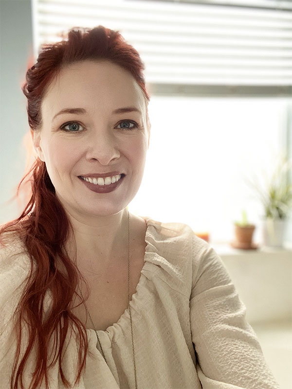 headshot of Amanda